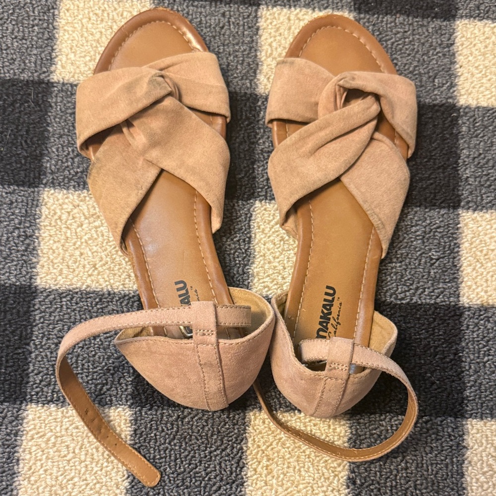 Makalu Women's mauve Crisscross Sandals